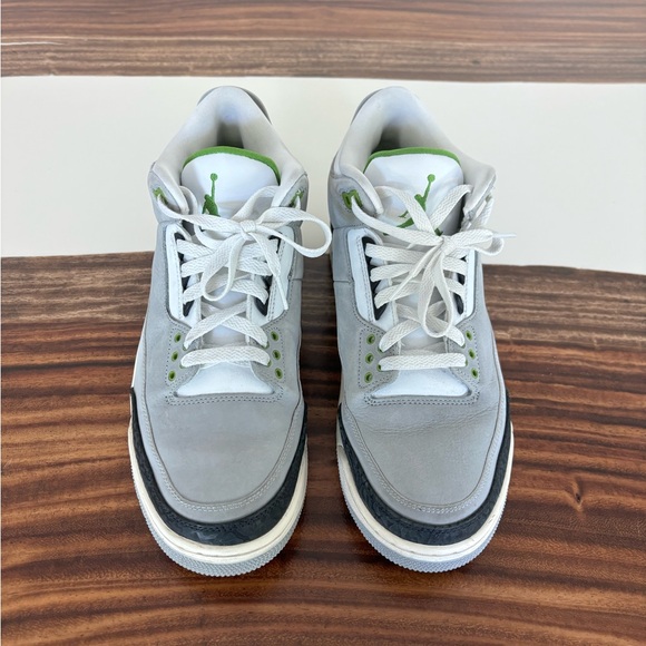 Men’s Air Jordan 3 Retro in color ‘Chlorophyll’ - Picture 3 of 7